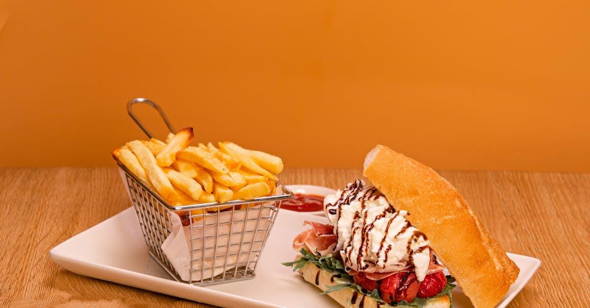découvrez la légèreté et la saveur irrésistible du cheese soufflé, un plat savoureux et délicat qui ravira vos papilles. idéal pour un repas inoubliable, cette recette allie fromage fondant et une texture aérienne pour une expérience culinaire unique.