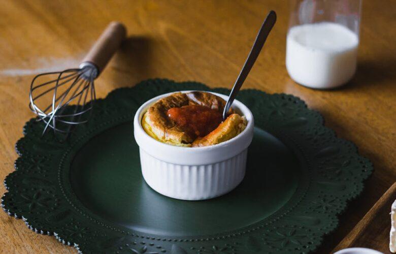 découvrez notre délicieux cheese soufflé, un plat léger et aéré qui ravira vos papilles. parfait pour une entrée ou un repas, il allie le crémeux du fromage à une texture soufflée irrésistible. idéal pour les amateurs de cuisine française, ce classique saura impressionner vos convives !
