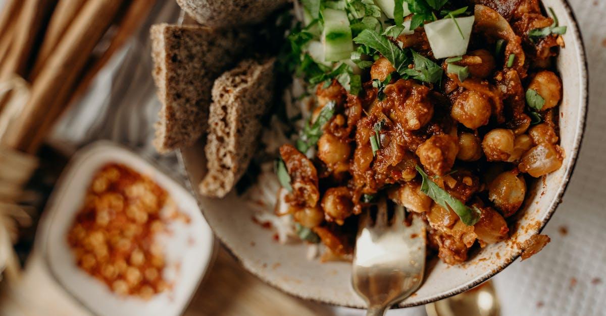 découvrez notre délicieuse recette de chili con carne, un plat épicé et réconfortant alliant haricots, viande hachée et épices savoureuses. parfait pour une soirée entre amis ou un repas familial, préparez-vous à régaler vos convives avec cette spécialité mexicaine facile à réaliser.