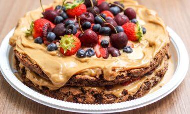 découvrez notre délicieux gâteau chocolat-vanille, une recette irrésistible alliant la richesse du chocolat et la douceur de la vanille. parfait pour toutes les occasions, ce dessert moelleux et savoureux ravira vos papilles et celles de vos invités. préparez-vous à un moment de gourmandise inoubliable !