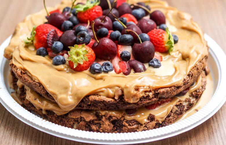 découvrez notre délicieux gâteau chocolat-vanille, une recette irrésistible alliant la richesse du chocolat et la douceur de la vanille. parfait pour toutes les occasions, ce dessert moelleux et savoureux ravira vos papilles et celles de vos invités. préparez-vous à un moment de gourmandise inoubliable !