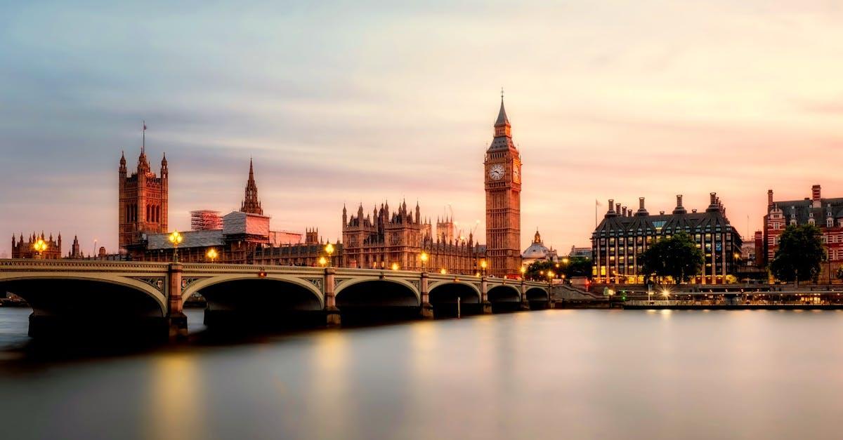 découvrez les merveilles des grandes villes du monde. de l'architecture emblématique aux cultures vibrantes, explorez tout ce que les villes ont à offrir.