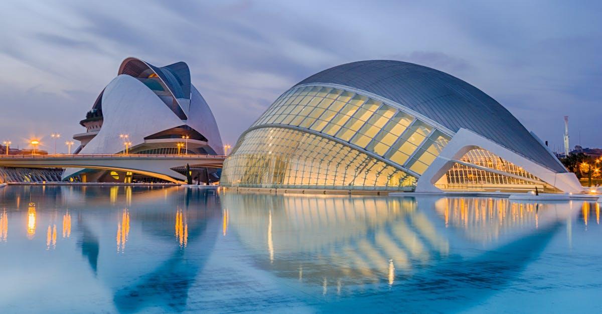 explorez les villes fascinantes du monde, découvrez leur culture, leur histoire et leurs attractions incontournables. plongez dans l'atmosphère vibrante des métropoles et trouvez votre prochaine destination.