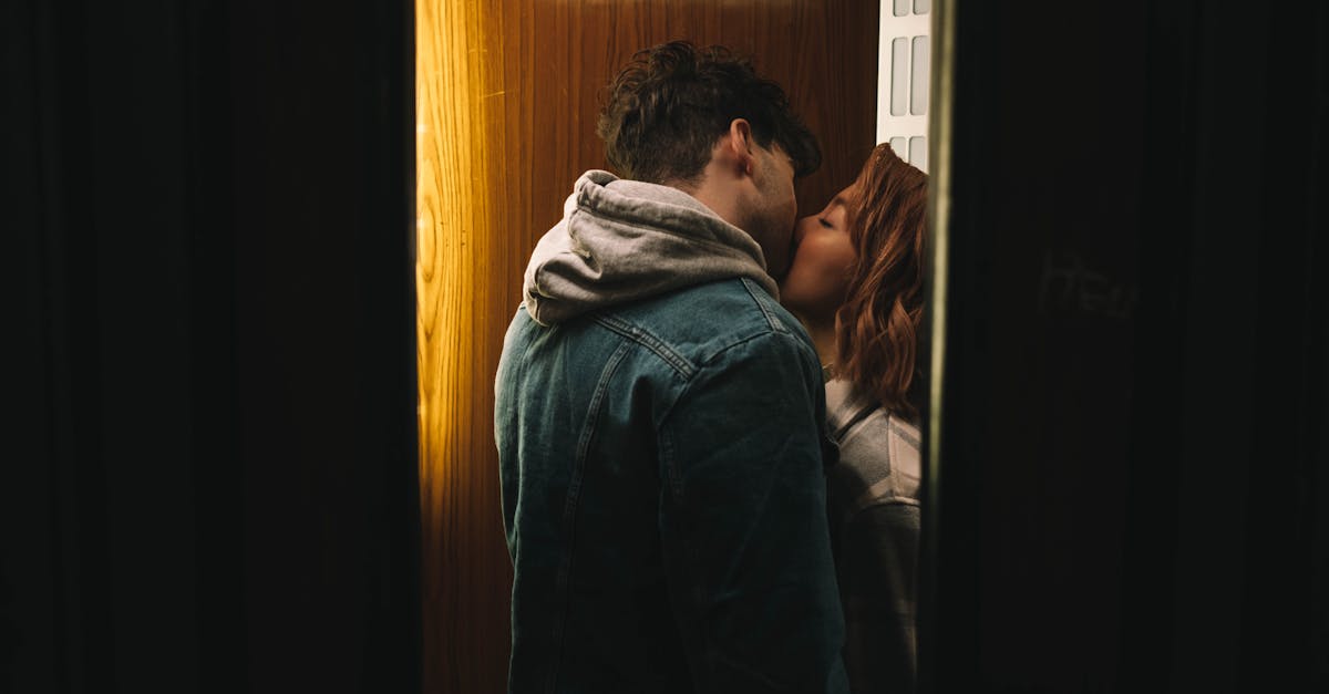 découvrez tout sur la sensibilité du clitoris, un aspect essentiel de la sexualité féminine. apprenez comment la stimulation peut varier d'une personne à l'autre et explorez des conseils pour optimiser le plaisir et la connexion intime. un guide complet pour mieux comprendre l'anatomie et la sensibilité du clitoris.