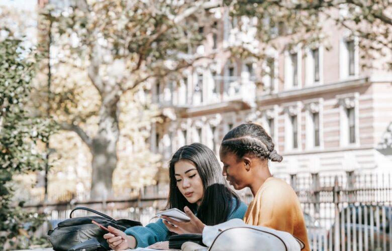découvrez les stratégies essentielles pour attirer et retenir les talents au sein de votre entreprise. explorez des conseils pratiques sur le développement d'une culture d'entreprise engageante et l'importance de la collaboration entre collègues.