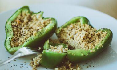 découvrez les saveurs authentiques du couscous, un plat traditionnel qui allie semoule fine, légumes frais et viandes savoureuses. apprenez à le préparer chez vous avec nos recettes simples et délicieuses, et régalez vos proches avec ce plat convivial et réconfortant.