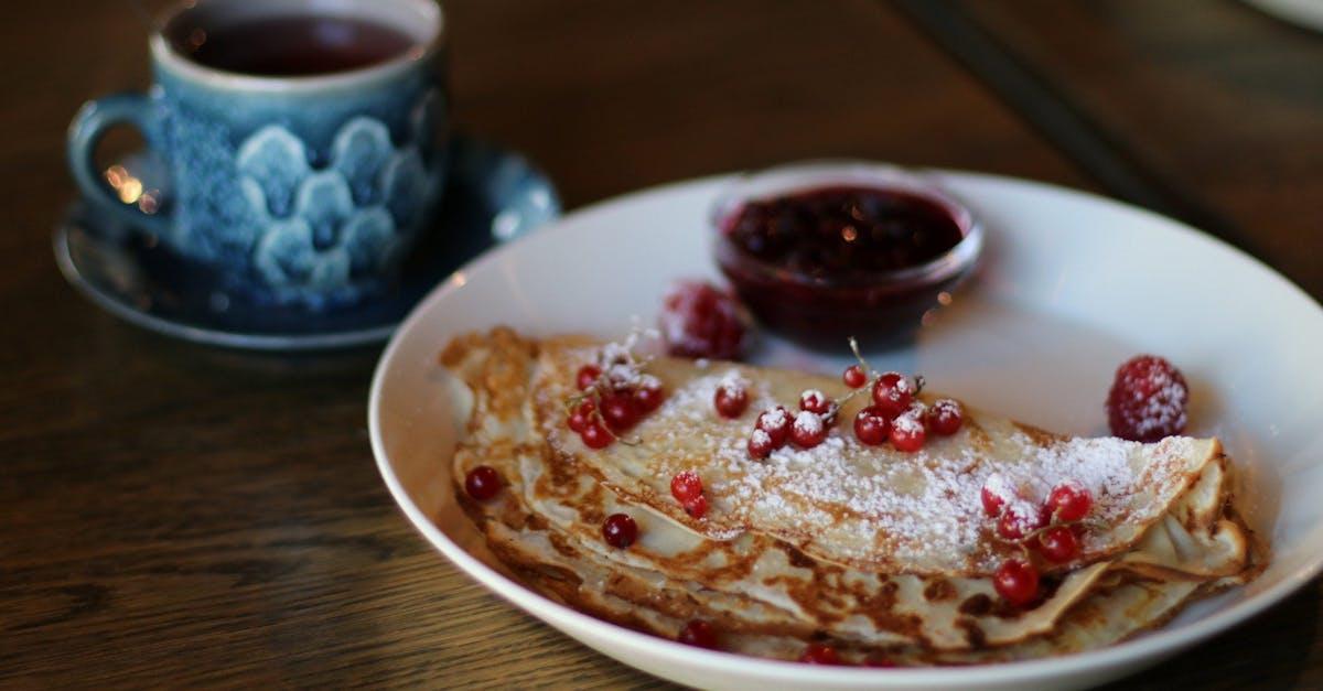 découvrez la magie des crêpes, ces délices fins et moelleux qui se déclinent en saveurs sucrées ou salées. que ce soit pour un repas convivial ou un dessert gourmand, apprenez à préparer des crêpes parfaites qui raviront toutes les papilles. recettes faciles, astuces et inspirations vous attendent !