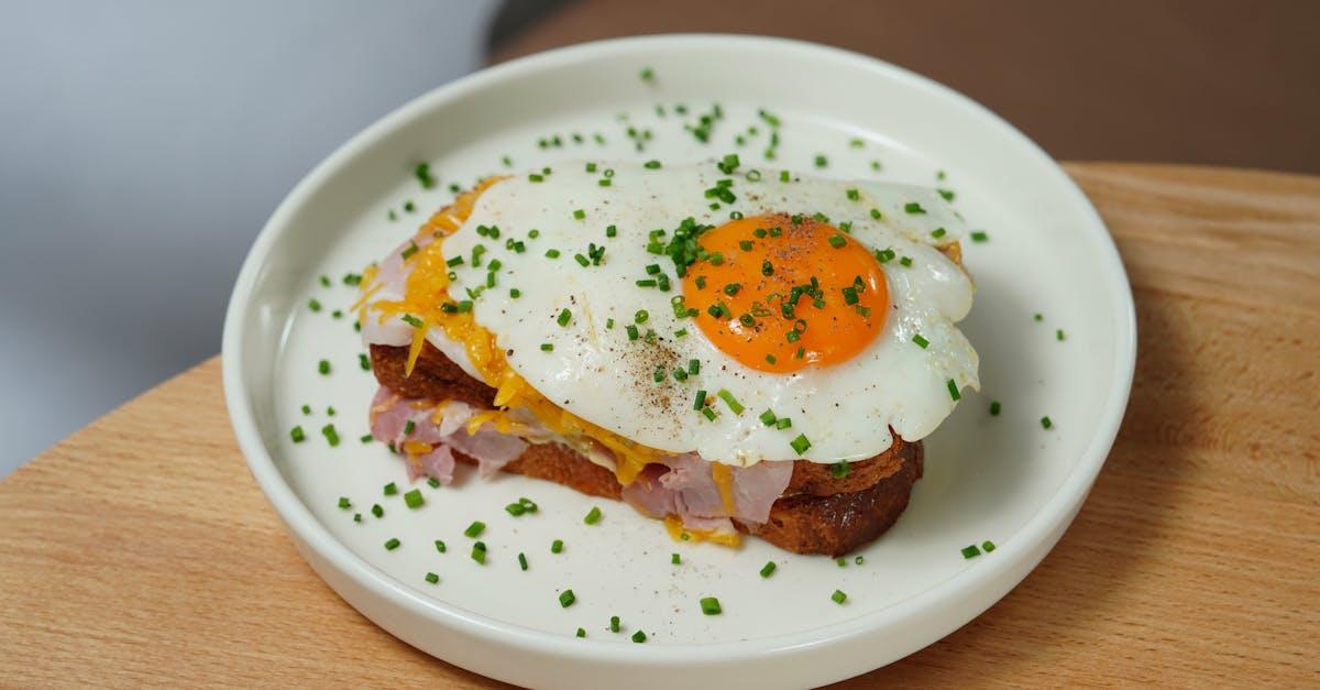 découvrez le délicieux croque-monsieur, un classique de la cuisine française ! savourez ce sandwich chaud au pain grillé, garni de jambon et de fromage fondant, idéal pour un repas rapide ou un encas gourmand. facile à préparer, il ravira petits et grands avec sa croûte dorée et son cœur fondant.