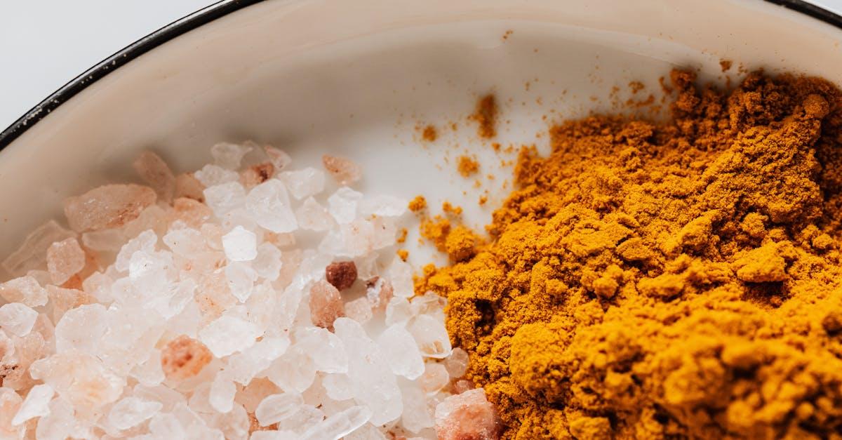 découvrez l'univers aromatique du curry, une épice essentielle qui éveille vos plats avec ses saveurs exotiques et son mélange unique d'herbes. apprenez à cuisiner des recettes savoureuses qui raviront vos papilles et apportent une touche d'aventure à votre table.