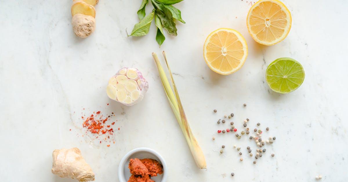 découvrez l'univers parfumé du curry, une épice incontournable en cuisine qui ajoute une touche exotique à vos plats. apprenez ses origines, ses bienfaits et comment l'utiliser pour rehausser des recettes savoureuses.