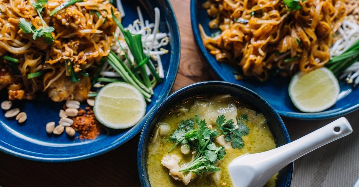 découvrez les secrets du curry, une épice envoûtante qui transforme vos plats en véritables voyages culinaires. explorez les différentes variétés et recettes pour éveiller vos papilles et enrichir votre cuisine.