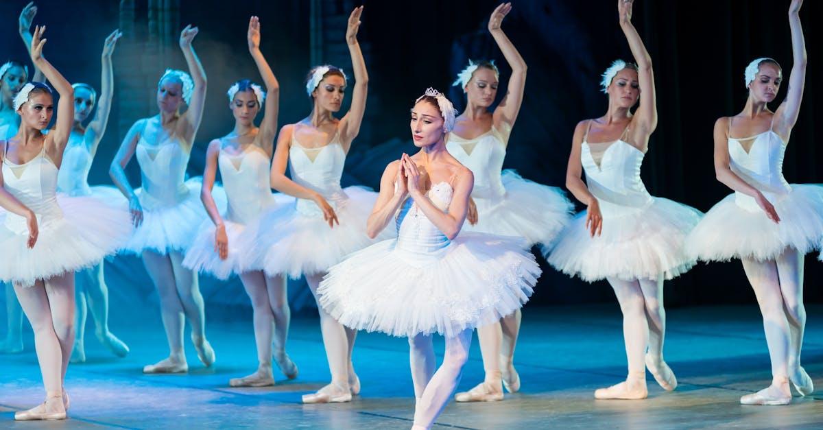 découvrez l'univers vibrant de la danse, une forme d'art qui transcende les mots et connecte les âmes. explorez divers styles, techniques et l'impact émotionnel de la danse sur la vie et la culture.