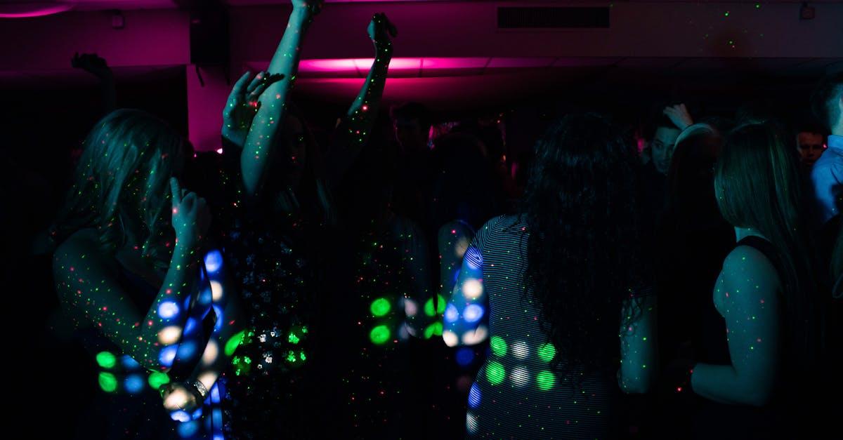 découvrez l'univers fascinant de la danse : des styles variés aux techniques innovantes, en passant par des spectacles éblouissants. explorez votre passion et laissez-vous emporter par le rythme !