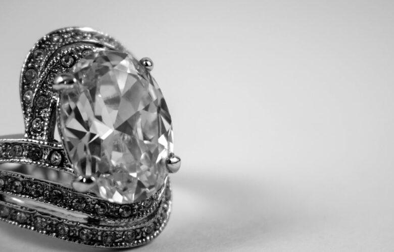 découvrez l'univers fascinant des diamants, pierres précieuses symbolisant l'amour et l'élégance. explorez leurs caractéristiques, leur histoire, et comment choisir le diamant parfait pour chaque occasion.