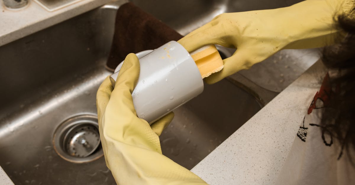 découvrez notre liquide vaisselle efficace qui élimine la graisse et les résidus alimentaires tout en respectant votre peau. parfait pour un nettoyage facile et rapide, il laisse vos ustensiles brillants et parfumés. essayez-le dès aujourd'hui pour une vaisselle étincelante!