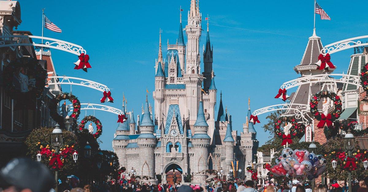 découvrez l'univers magique des princesses disney, où le rêve devient réalité. revivez les histoires enchantées de vos héroïnes préférées et laissez-vous emporter par leurs aventures féériques. plongez dans un monde de romance, d'amitié et de magie avec les princesses qui ont bercé votre enfance.