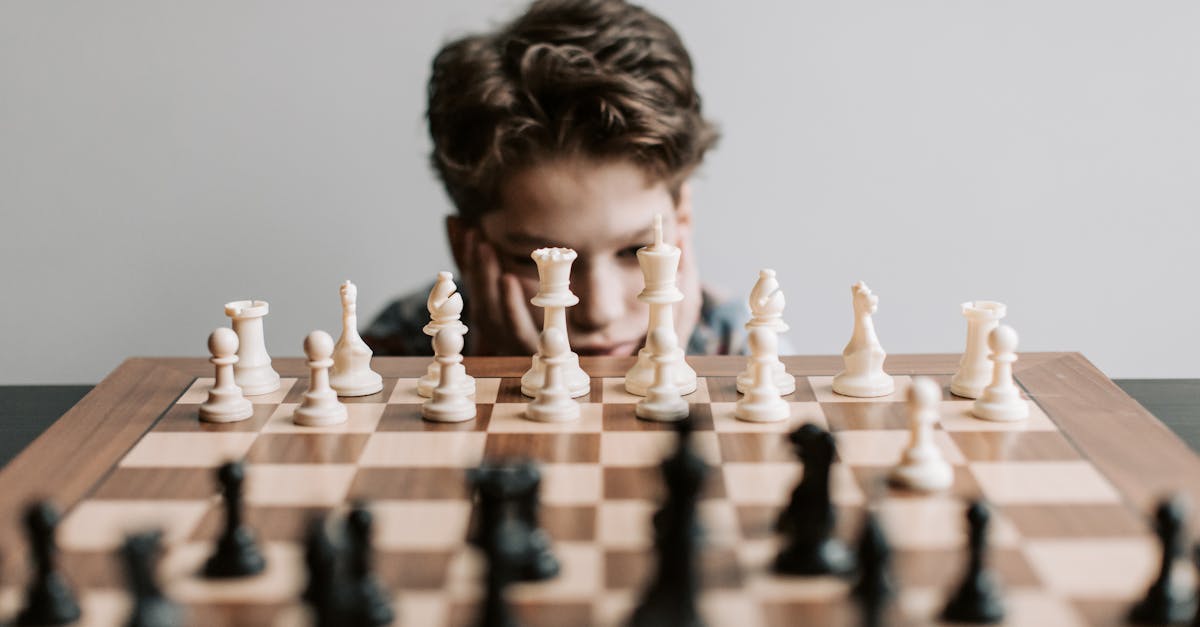 découvrez le rôle fascinant d'un game master, l'animateur de vos aventures ludiques. plongez dans l'univers des jeux de société et de rôle, où créativité et narration se mêlent pour offrir des expériences inoubliables. que vous soyez joueur ou maître de jeu, explorez des astuces et conseils pour devenir un game master exceptionnel.