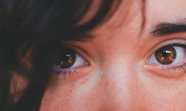 découvrez l'univers captivant de 'gaze' : une exploration hypnotique qui invite à contempler, rêver et s'émerveiller devant la beauté du moment présent.