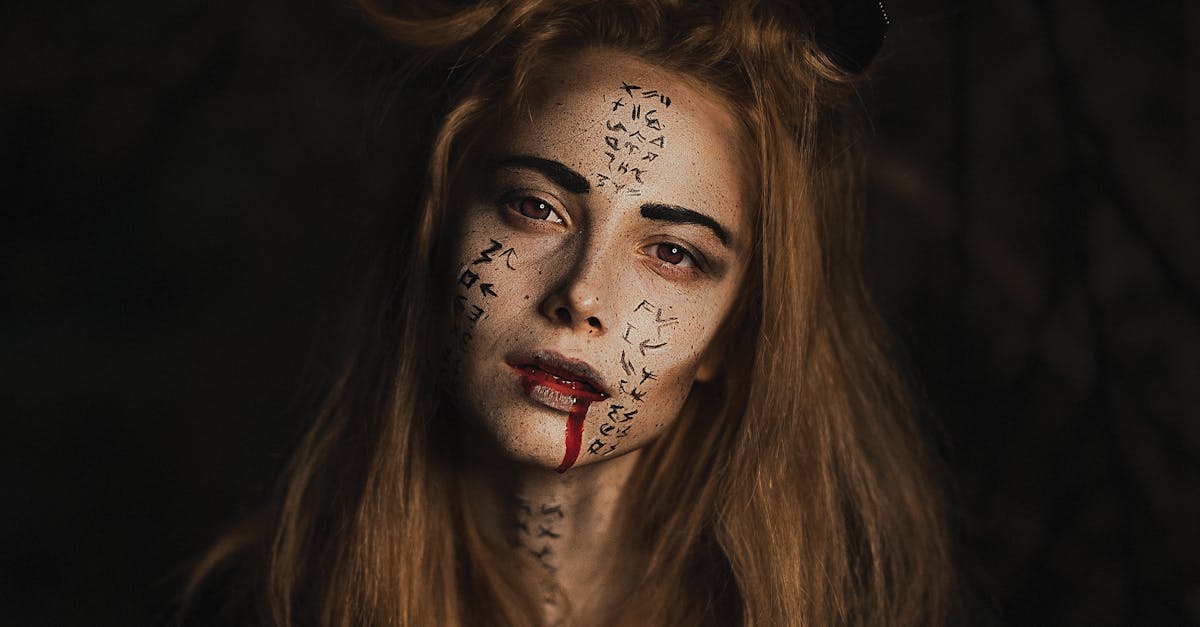 découvrez les meilleures idées de maquillage d'halloween pour créer des looks effrayants et mémorables. que vous souhaitiez être une créature terrifiante ou un personnage mythique, trouvez des astuces et des tutoriels pour rendre votre halloween inoubliable.