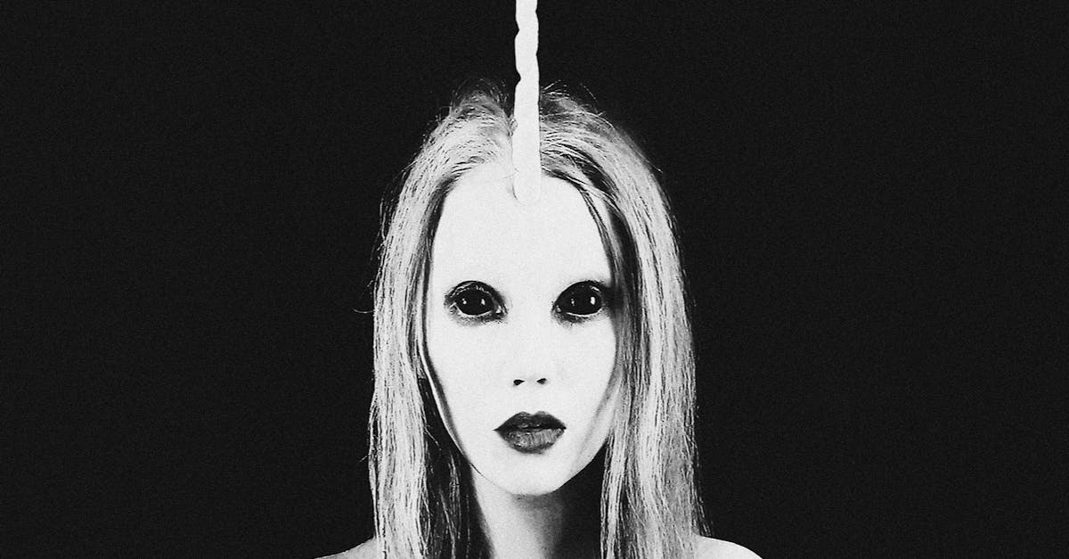 découvrez des idées de maquillage pour halloween qui fera sensation ! transformez-vous en votre personnage préféré ou créez un look original avec nos astuces et conseils. parfait pour tous les âges, ce guide vous aidera à briller lors de votre soirée d'halloween.