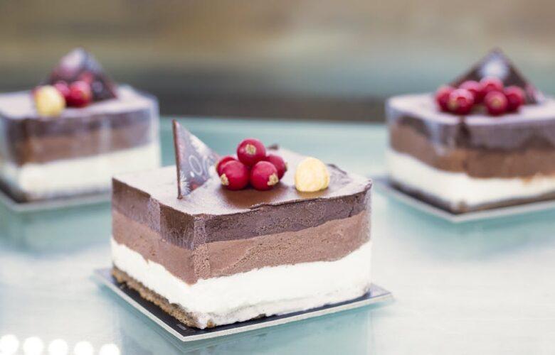 découvrez la délicieuse mousse aux noisettes, une douceur légère et aérienne qui fond dans la bouche. parfaite pour les amateurs de chocolat et de fruits à coque, cette recette simple et raffinée émerveillera vos papilles à chaque cuillerée.