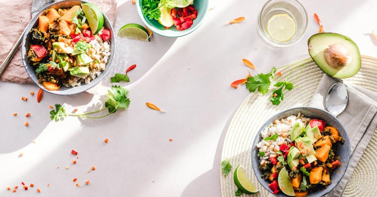 découvrez notre sélection de légumes faibles en calories, parfaits pour une alimentation saine et équilibrée. apprenez comment les intégrer facilement dans vos repas pour profiter de leurs bienfaits nutritionnels tout en contrôlant votre apport calorique.