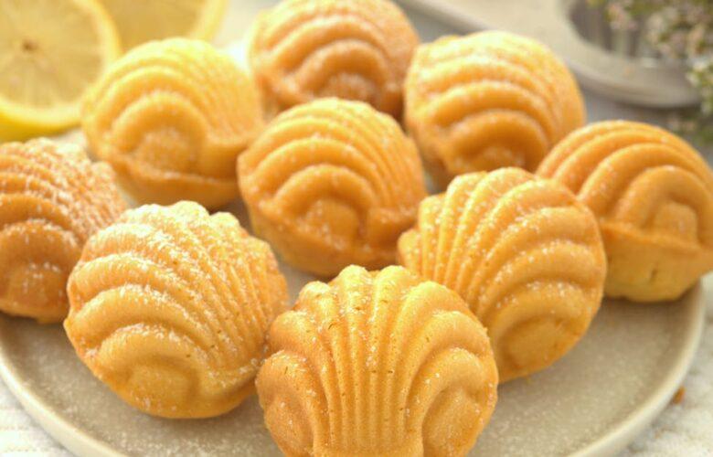 découvrez notre délicieuse recette de madeleines, ces petits gâteaux moelleux et parfumés. parfaits pour accompagner votre thé ou café, nos madeleines raviront vos papilles avec leur texture légère et leur goût irrésistible.