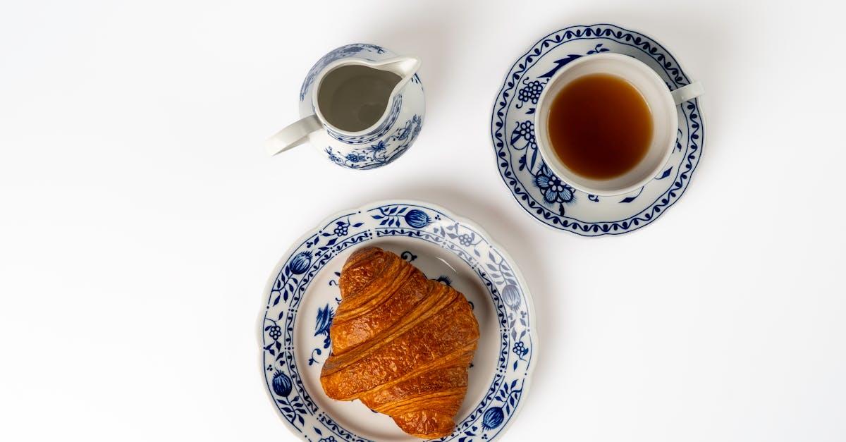 découvrez le pâté lorrain, une spécialité culinaire de la région grand est de la france, alliant saveurs authentiques et tradition. ce délice feuilleté, garni de viandes savoureuses et d'épices délicates, est parfait pour vos repas en famille ou entre amis. apprenez à le préparer ou trouvez les meilleures adresses pour déguster ce plat emblématique.