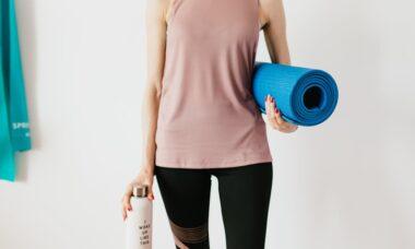 découvrez le pilates, une méthode douce et efficace pour renforcer votre corps, améliorer votre posture et vous détendre. idéal pour tous les niveaux, le pilates allie exercices physiques et respiratoires pour une harmonie parfaite entre le corps et l'esprit.