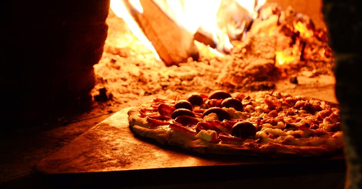 découvrez notre délicieuse sélection de pizzas, préparées avec des ingrédients frais et de qualité. que vous soyez amateur de classiques ou en quête de nouvelles saveurs, notre menu saura combler toutes vos envies. commandez maintenant et régalez-vous avec nos créations savoureuses!