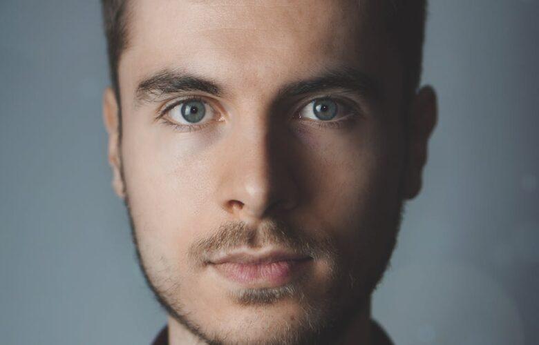 découvrez l'art captivant des portraits, où chaque image raconte une histoire unique. explorez des créations inspirantes et des techniques variées qui mettent en valeur la personnalité et l'essence de chaque sujet.