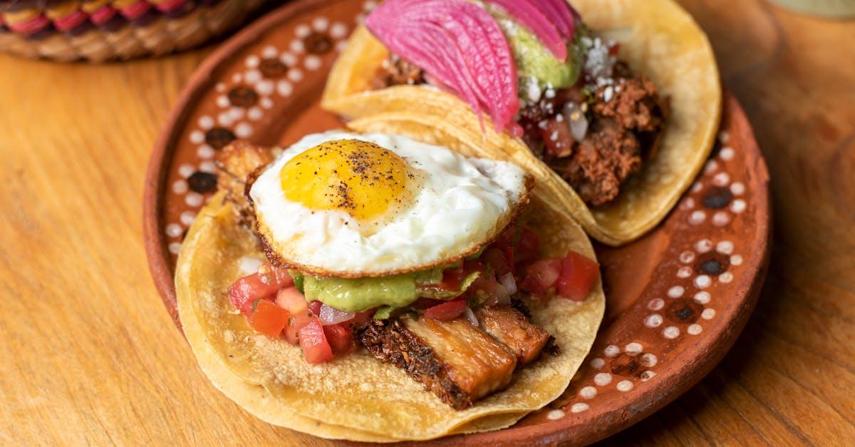découvrez la délicieuse recette des tacos au pulled pork, un plat savoureux alliant tendreté de la viande, épices relevées et une explosion de saveurs. parfait pour régaler vos convives lors de vos soirées tacos !