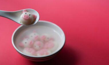 découvrez notre délicieux riz au lait, un dessert crémeux et réconfortant, parfait pour toutes les occasions. savourez chaque cuillère de cette recette traditionnelle agrémentée d'une touche de vanille et de cannelle.