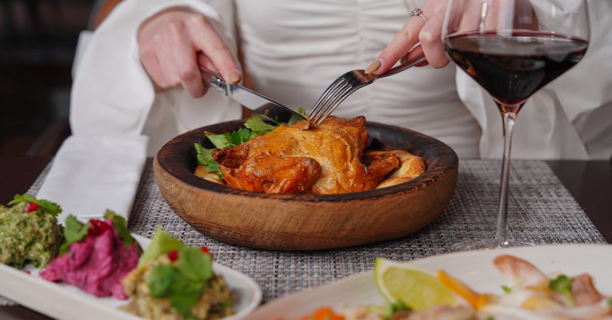 découvrez notre délicieuse recette de poulet rôti, croustillant à l'extérieur et tendre à l'intérieur. idéal pour vos repas en famille ou entre amis, ce plat savoureux saura ravir vos papilles. préparez-vous à impressionner vos convives avec des astuces de cuisson et des accompagnements gourmands.