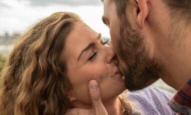 découvrez une histoire d'amour captivante qui explore les profondeurs des émotions humaines. plongez dans un récit où passion, désir et complicité s'entrelacent, promettant de vous faire vivre des moments inoubliables. laissez-vous séduire par cette romance qui réchauffe le cœur.