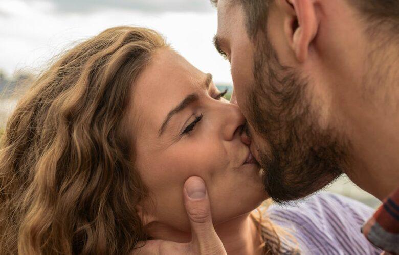 découvrez une histoire d'amour captivante qui explore les profondeurs des émotions humaines. plongez dans un récit où passion, désir et complicité s'entrelacent, promettant de vous faire vivre des moments inoubliables. laissez-vous séduire par cette romance qui réchauffe le cœur.
