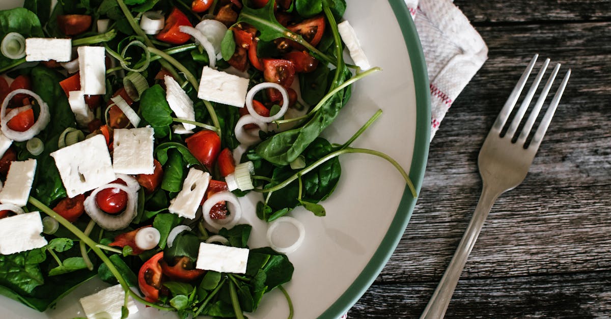 découvrez des recettes de salades fraîches et savoureuses, idéales pour accompagner vos repas ou en plat principal. explorez des combinaisons de légumes, fruits, et protéines pour une alimentation saine et équilibrée.