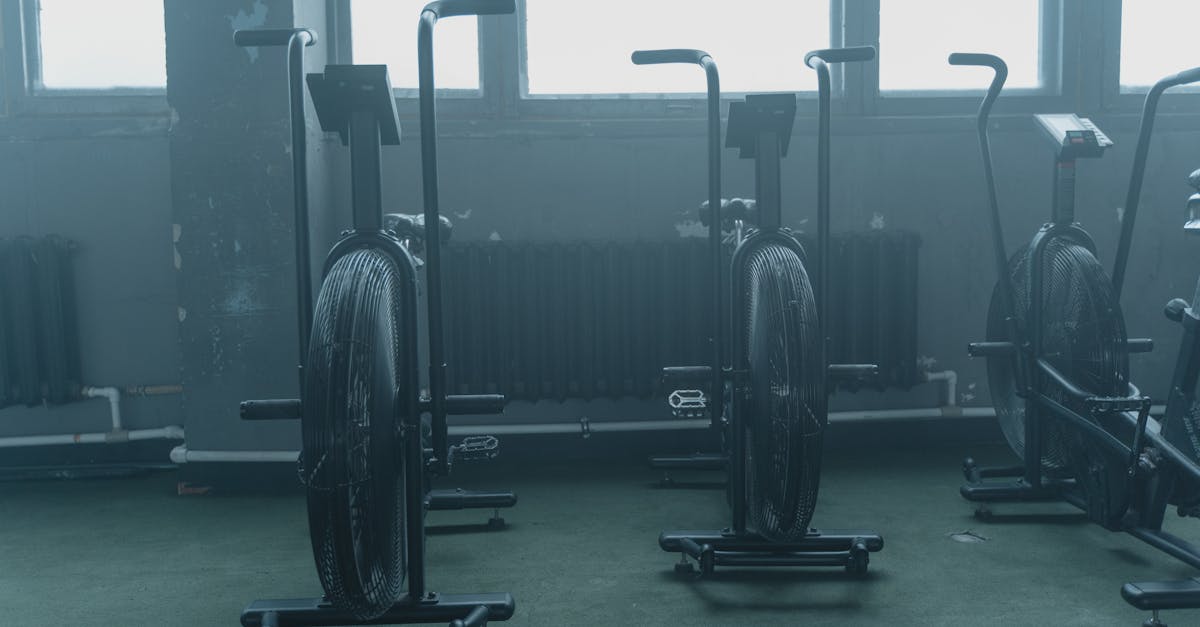 découvrez notre sélection de vélos d'appartement, parfaits pour l'entraînement à domicile. idéal pour rester en forme, ces vélos stationnaires offrent confort et performance pour tous les niveaux. transformez votre routine de fitness avec un équipement adapté à vos besoins.