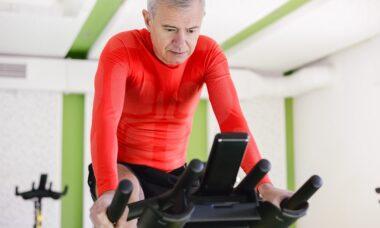 découvrez notre sélection de vélos d'appartement conçus pour un entraînement optimal à domicile. que vous soyez débutant ou cycliste expérimenté, trouvez le vélo stationnaire idéal pour améliorer votre condition physique, brûler des calories et renforcer votre endurance. profitez du confort et de la praticité d'un vélo de fitness à la maison.