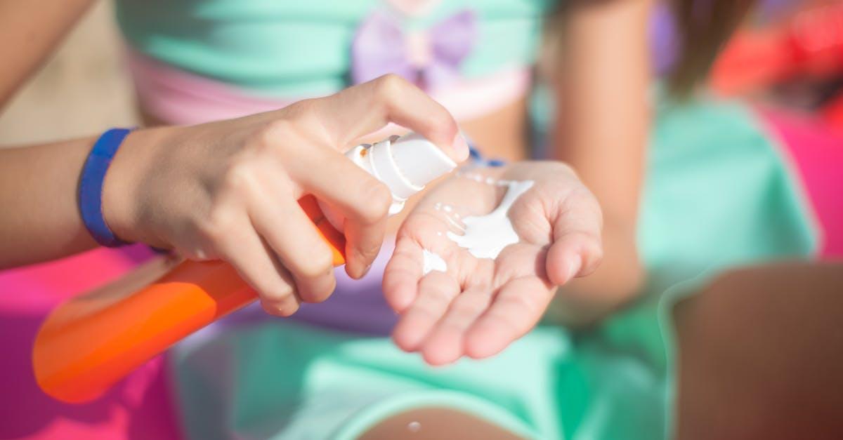 découvrez les causes, symptômes et traitements des coups de soleil. protégez votre peau avec nos conseils pour éviter les brûlures solaires et profiter du soleil en toute sécurité.