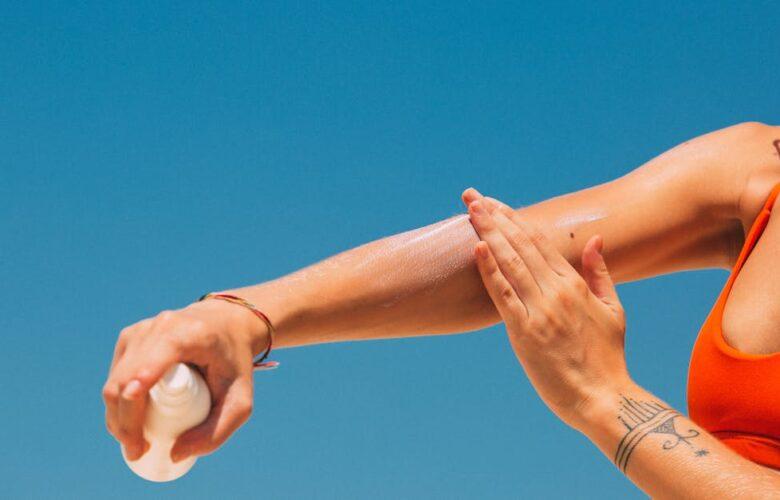 découvrez tout ce qu'il faut savoir sur les coups de soleil : causes, symptômes, traitements et conseils pour prévenir les brûlures cutanées. protégez votre peau et restez en sécurité au soleil.