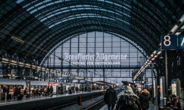 découvrez l'univers fascinant des gares ferroviaires, véritables plaques tournantes du transport. explorez leur histoire, leur architecture unique et les services offerts pour voyageurs. préparez votre prochain voyage en train avec nos conseils pratiques.