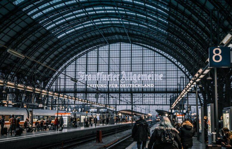 découvrez l'univers fascinant des gares ferroviaires, véritables plaques tournantes du transport. explorez leur histoire, leur architecture unique et les services offerts pour voyageurs. préparez votre prochain voyage en train avec nos conseils pratiques.