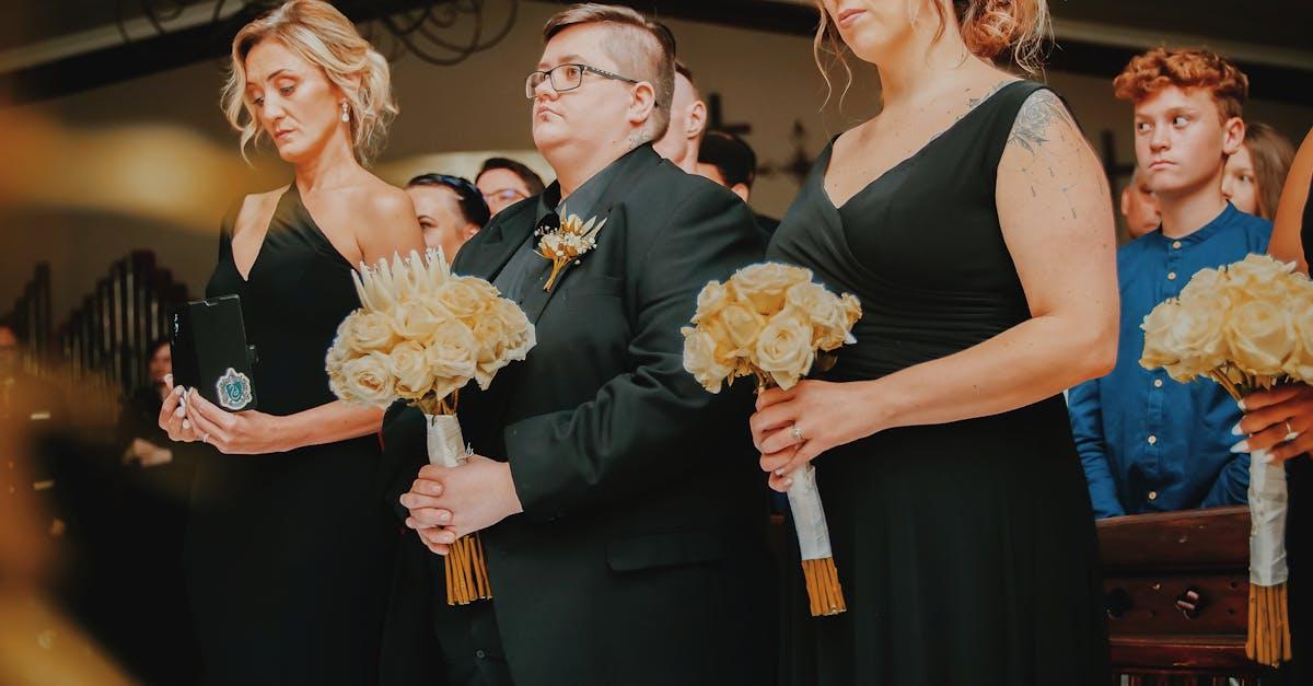 découvrez des idées inspirantes de coiffures de mariage pour être la mariée parfaite. que vous préfériez un chignon élégant, des ondulations romantiques ou des tresses raffinées, trouvez le style qui mettra en valeur votre beauté le jour j.